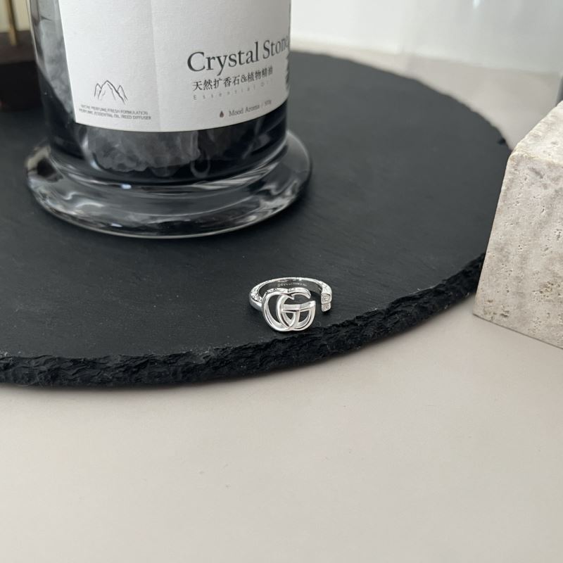 G*u*i rings